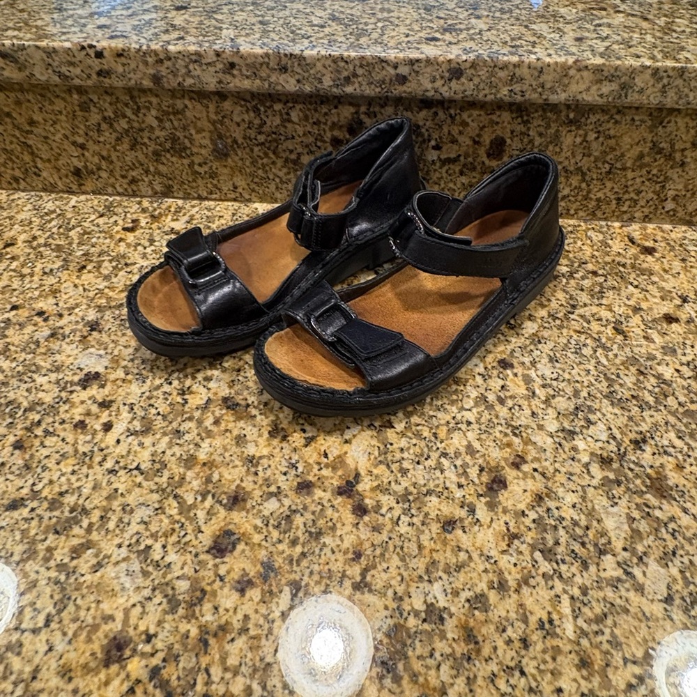Naot Karenna Black leather 2 Strap Cork Sandals Rhinestone Accent 37 US 6